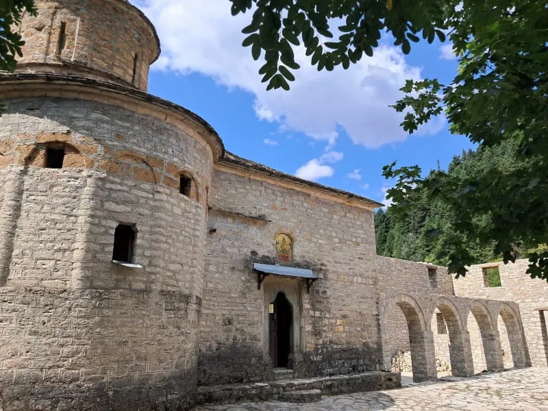 galaktotrofousa-outside.jpg